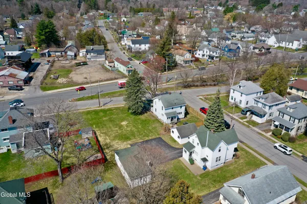 $177,500 | 2 East Decker Street, Johnstown, NY 12095