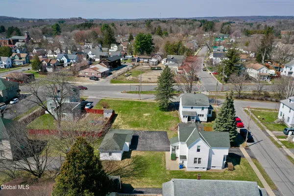 $177,500 | 2 East Decker Street, Johnstown, NY 12095