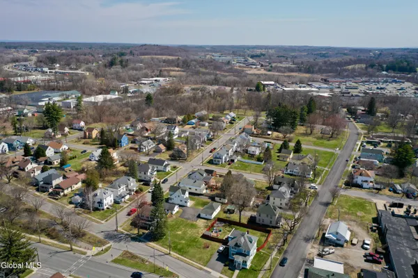 $177,500 | 2 East Decker Street, Johnstown, NY 12095