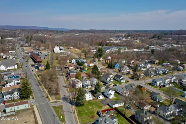 $177,500 | 2 East Decker Street, Johnstown, NY 12095