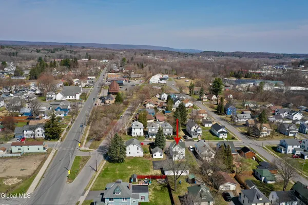 $177,500 | 2 East Decker Street, Johnstown, NY 12095