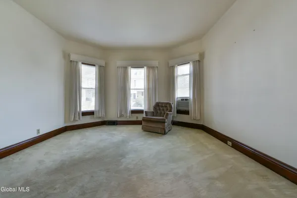 $177,500 | 2 East Decker Street, Johnstown, NY 12095