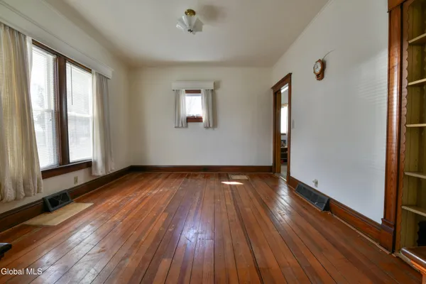 $177,500 | 2 East Decker Street, Johnstown, NY 12095