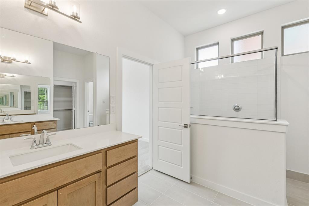 4620 Morgan Street McKinney, TX 75071 - Photo 15 of 34 Primary Bathroom in the Da Vinci II home plan by Trophy Signature Homes – REPRESENTATIVE PHOTO