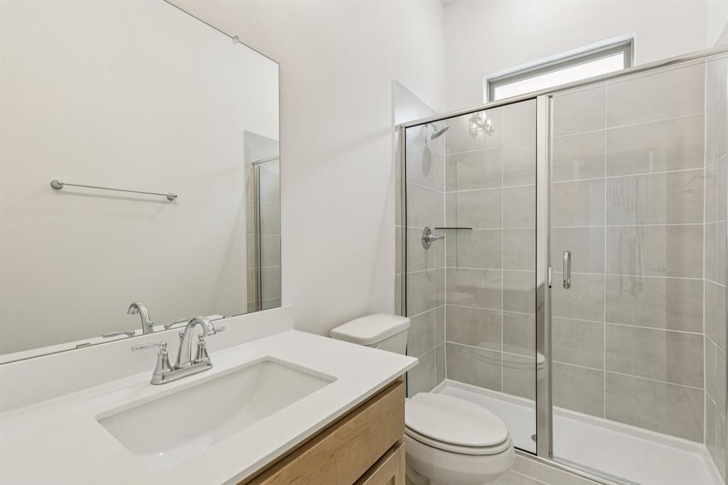 4620 Morgan Street McKinney, TX 75071 - Photo 20 of 34 Bathroom in the Da Vinci II home plan by Trophy Signature Homes – REPRESENTATIVE PHOTO