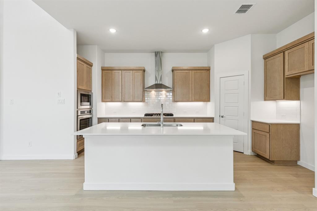 4620 Morgan Street McKinney, TX 75071 - Photo 7 of 34 Kitchen in the Da Vinci II home plan by Trophy Signature Homes – REPRESENTATIVE PHOTO