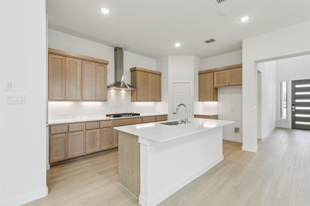 4620 Morgan Street McKinney, TX 75071 - Photo 9 of 34 Kitchen in the Da Vinci II home plan by Trophy Signature Homes – REPRESENTATIVE PHOTO