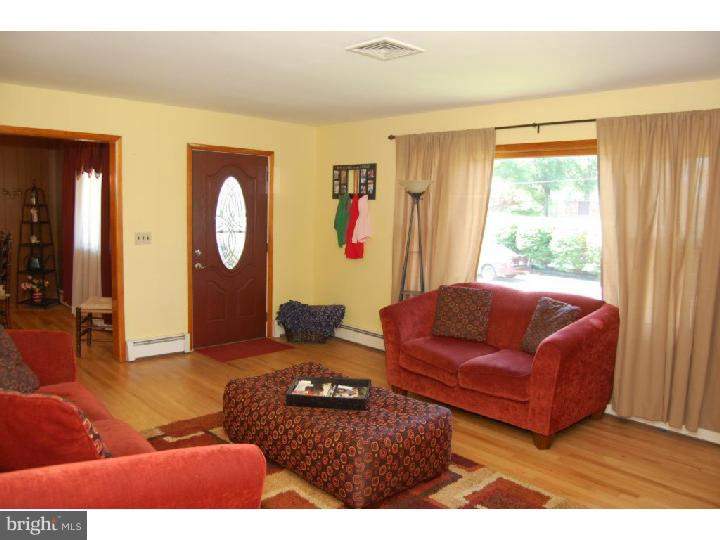 902 Tower Road Bristol, PA 19007 - Photo 2 of 22 Living Room