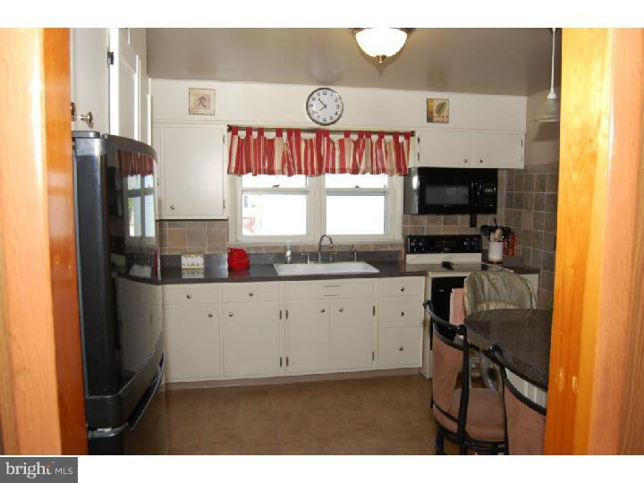 902 Tower Road Bristol, PA 19007 - Photo 6 of 22 Kitchen