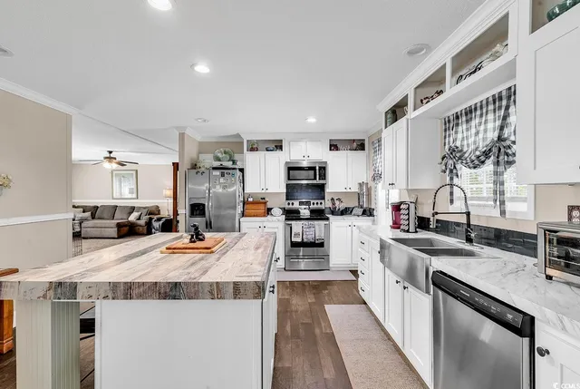 $1,200,000 | 3090 Bay View Drive, Green Sea, SC 29545