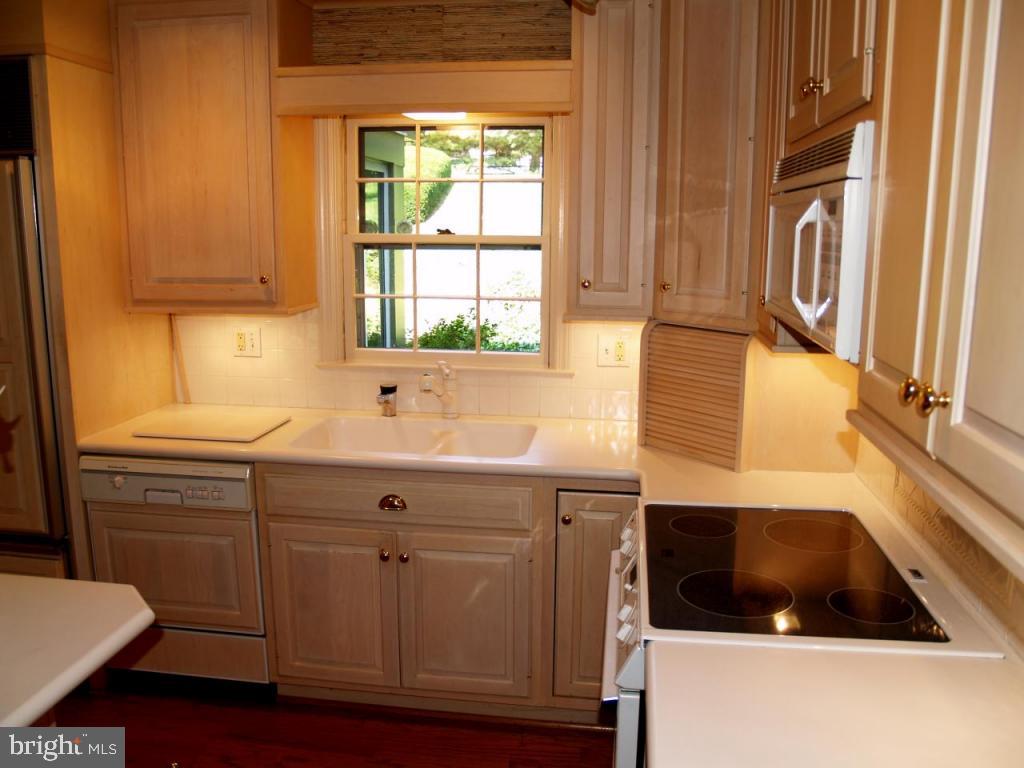 2445 Butter Road Lancaster, PA 17601 - Photo 4 of 25