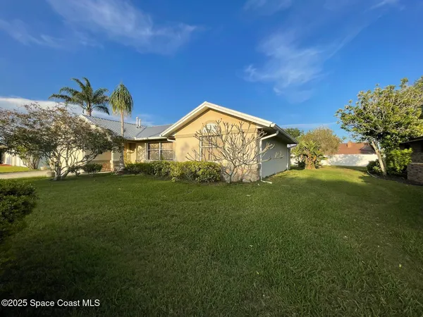 a view of an house with a big yard