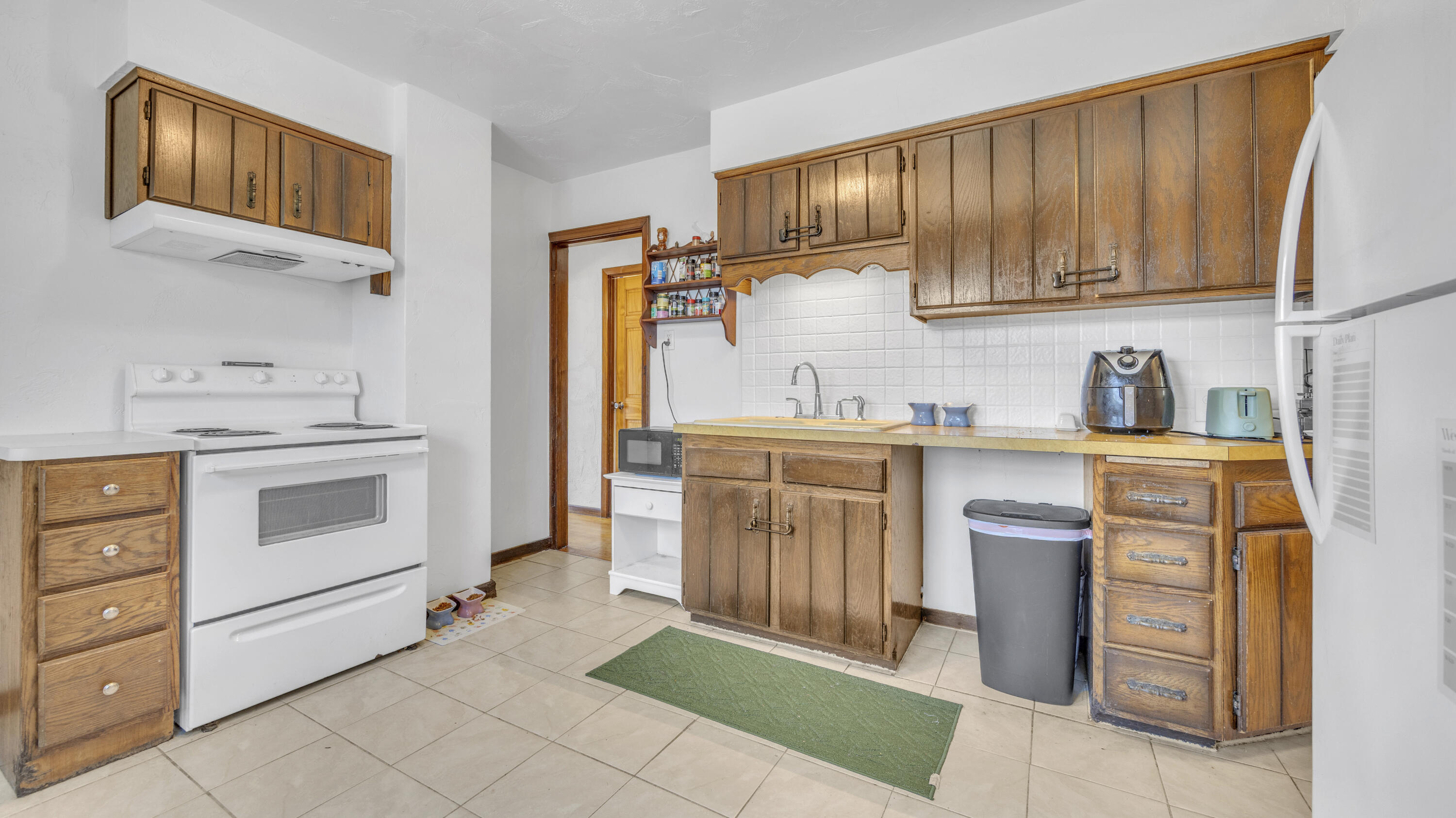 2316 Main Avenue Sheboygan, WI 53083 - Photo 9 of 20 Kitchen