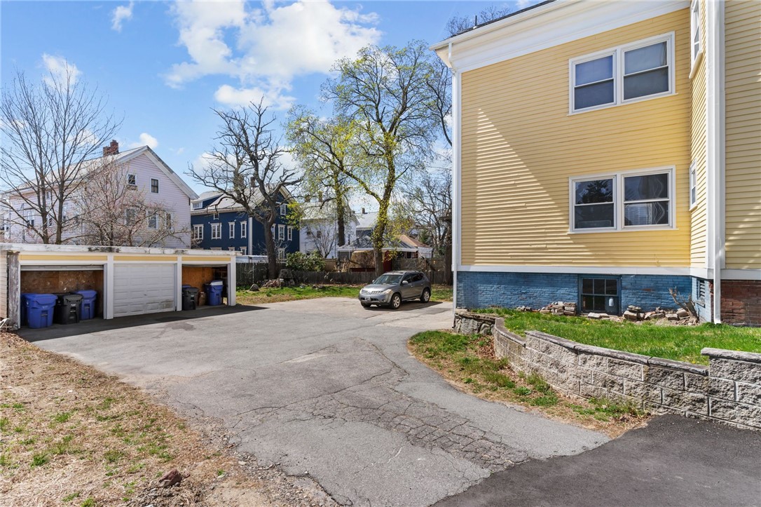 43 Spring Street Pawtucket, RI 02860 - Photo 4 of 31 Gallery Image 4