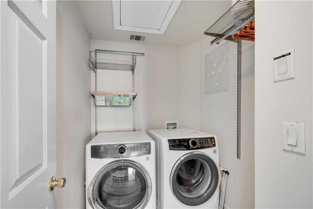 992 Wescott Lane Northeast Atlanta, GA 30342 - Photo 34 of 80 a utility room with dryer and washer