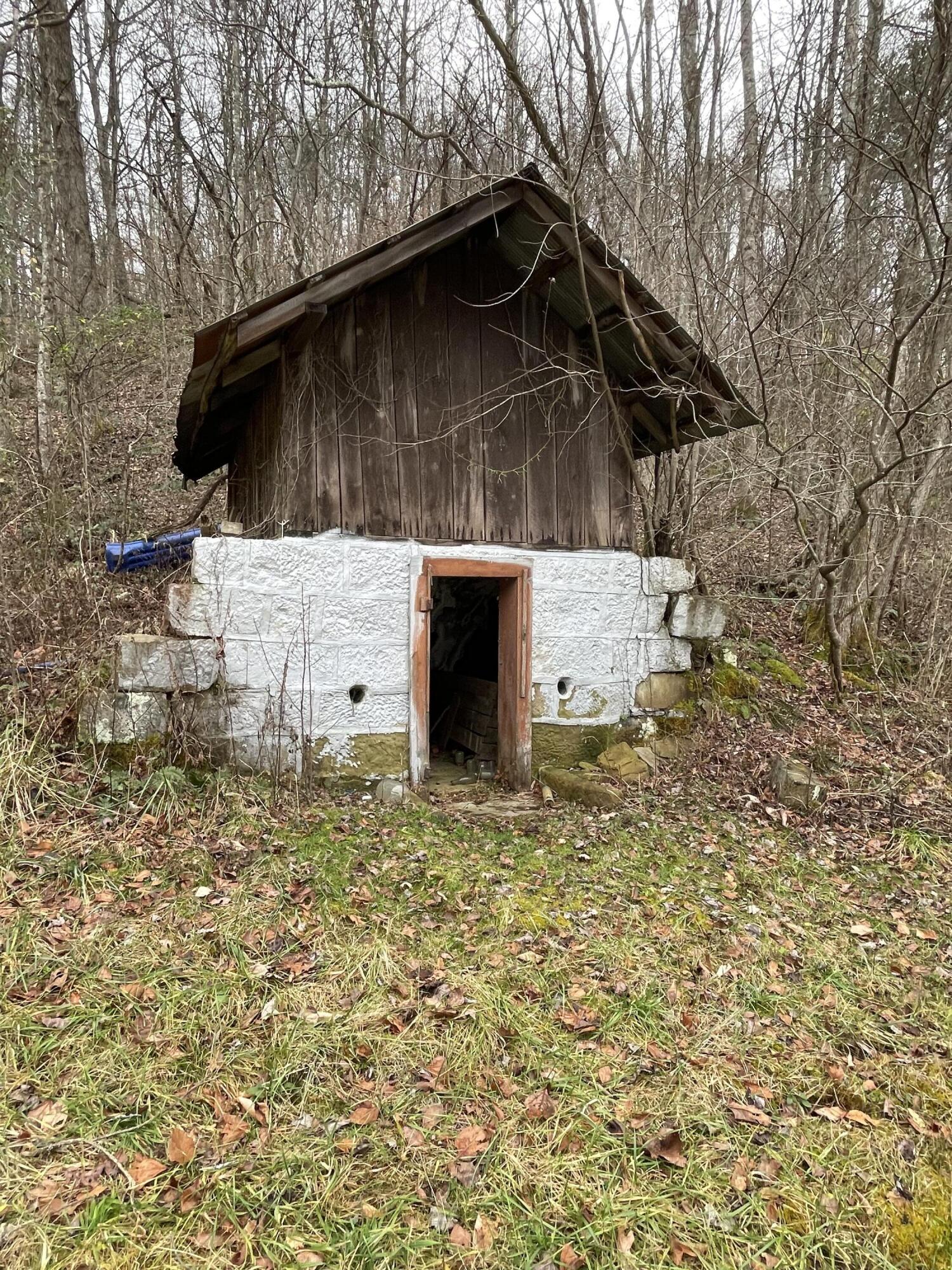4617 Crane Creek Road Manchester, KY 40962 - Photo 40 of 53 4F51A73A-387F-410F-841F-91C893570FF9