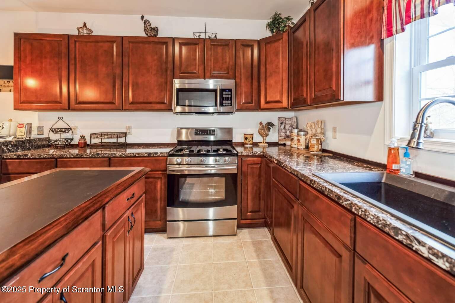400 Spring Run Lane Moscow, PA 18444 - Photo 5 of 21 Matruder.5