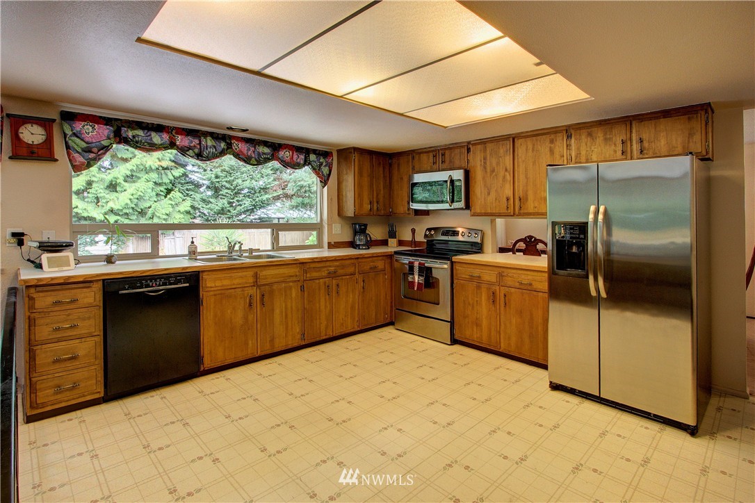 14406 Southeast 165th Street Renton, WA 98058 - Photo 8 of 24 Gallery Image 8