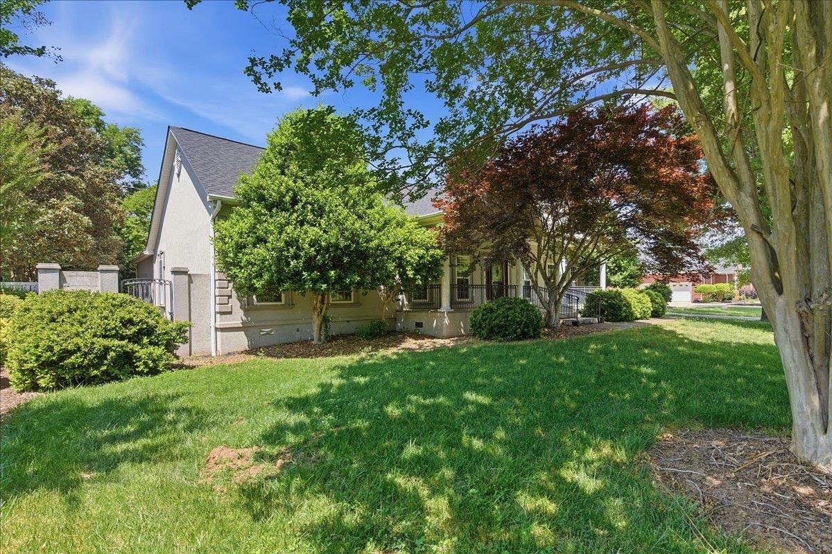 212 Watersedge Drive Boiling Springs, SC 29316 - Photo 2 of 31