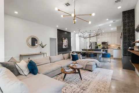 $4,450 | 2203 East 14th Street, Austin, TX 78702