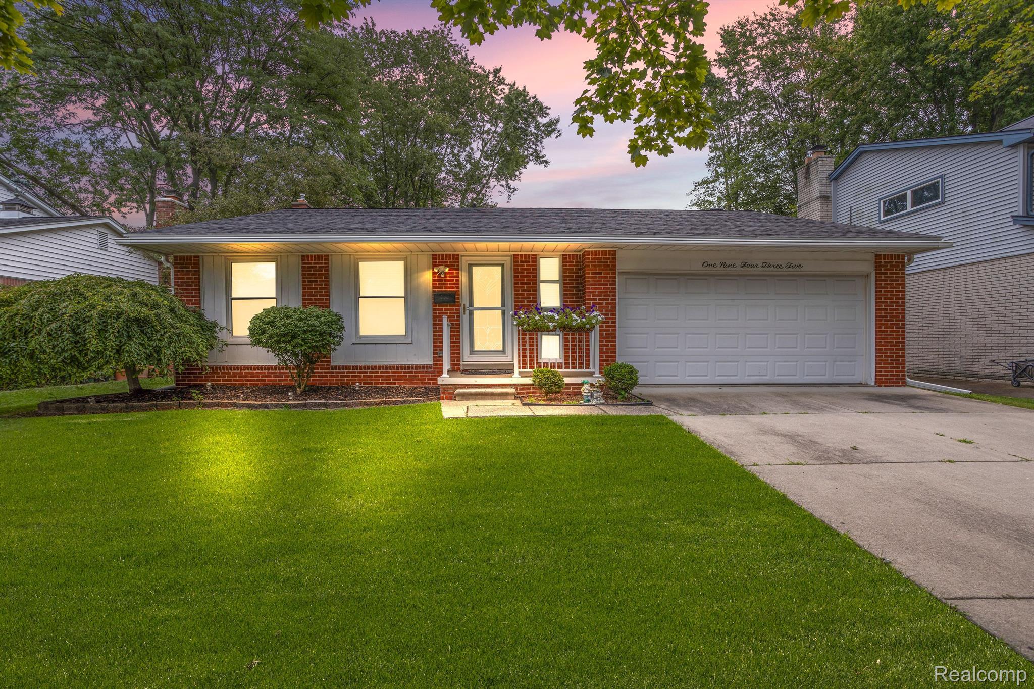 19435 Coachwood Road Riverview, MI 48193 - Photo 1 of 24 Gallery Image 1