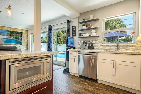 $998,000 | 2620 Northeast 53rd Street, Lighthouse Point, FL 33064