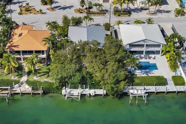 $1,200,000 | 844 Copa D Oro, Marathon, FL 33050
