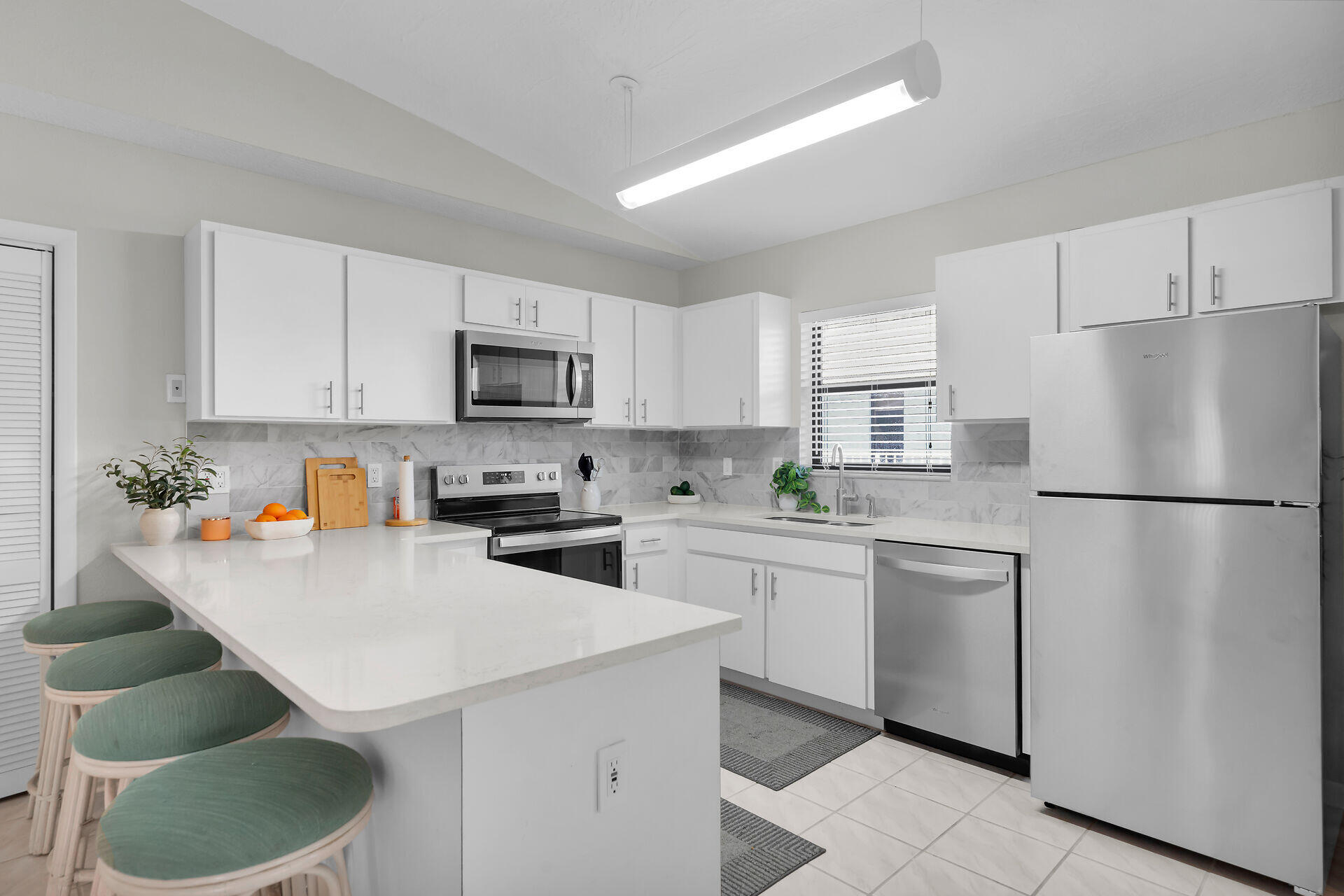 844 Copa D Oro Marathon, FL 33050 - Photo 5 of 52 virtual-tour-361431-30