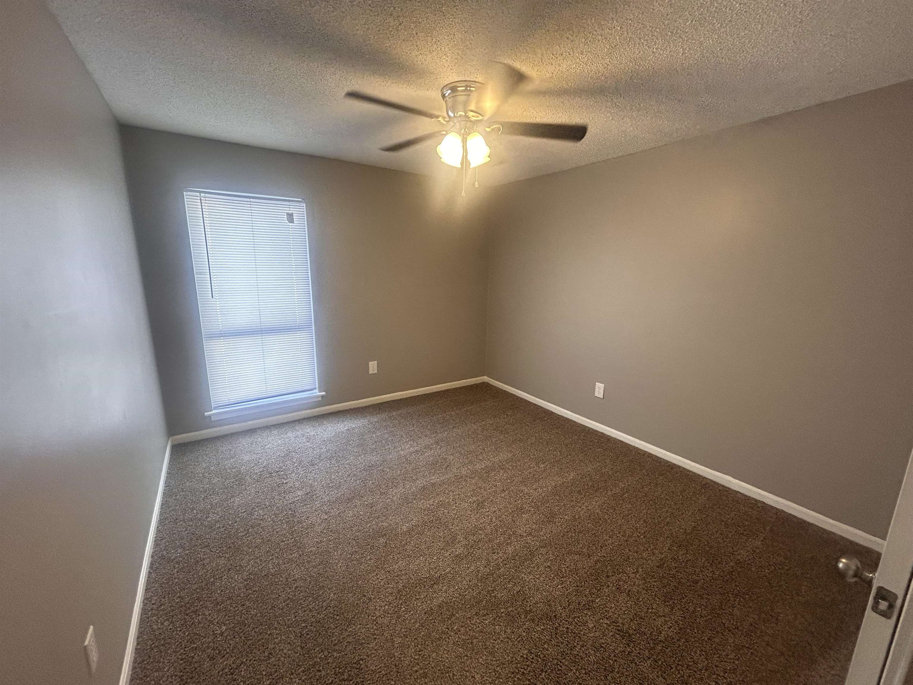 1772 6th Crompton Square, Unit B Memphis, TN 38134 - Photo 13 of 13 an empty room with a ceiling fan and a window