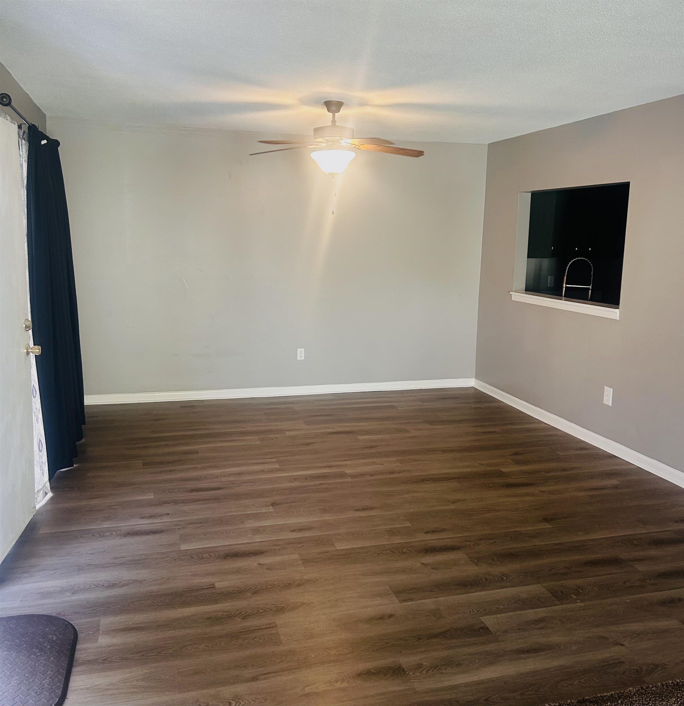 1772 6th Crompton Square, Unit B Memphis, TN 38134 - Photo 3 of 13 a view of an empty room with wooden floor and a window