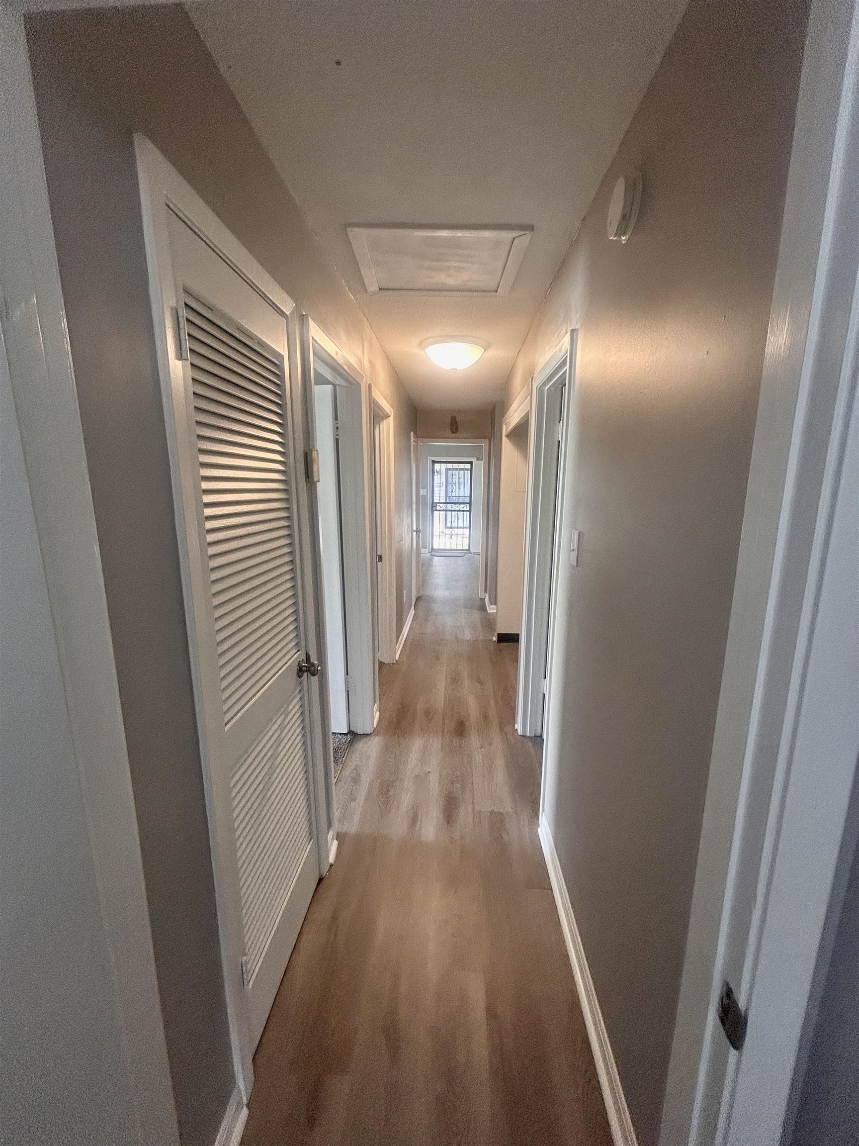 1772 6th Crompton Square, Unit B Memphis, TN 38134 - Photo 7 of 13 a view of a hallway