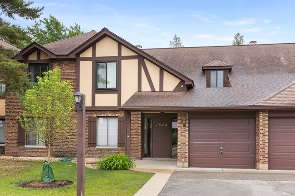 $315,000 | 1608 Thames Court, Unit A, Wheaton, IL 60189