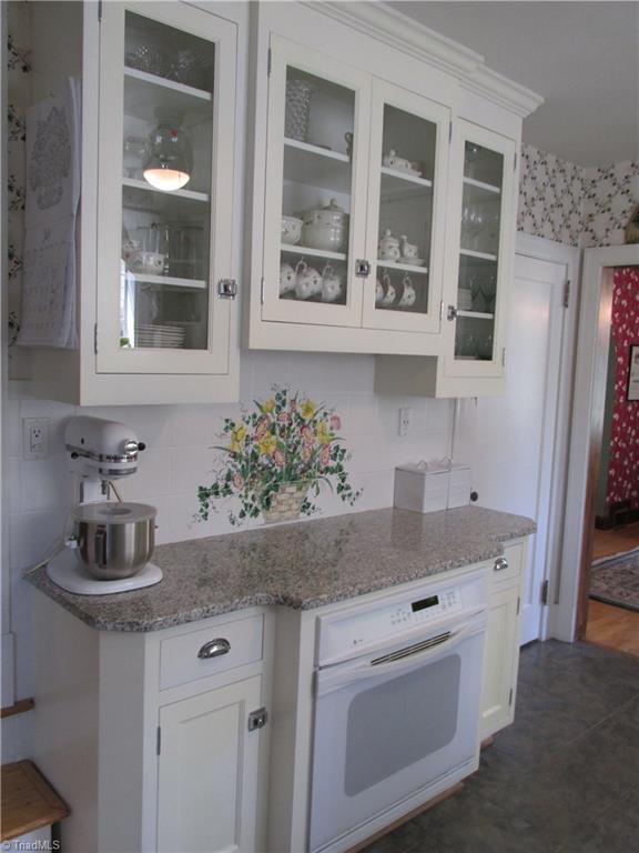 415 Edgedale Drive High Point, NC 27262 - Photo 8 of 30 Gallery Image 8