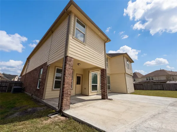 $450,000 | 16803 West Whimbrel Circle, Conroe, TX 77385