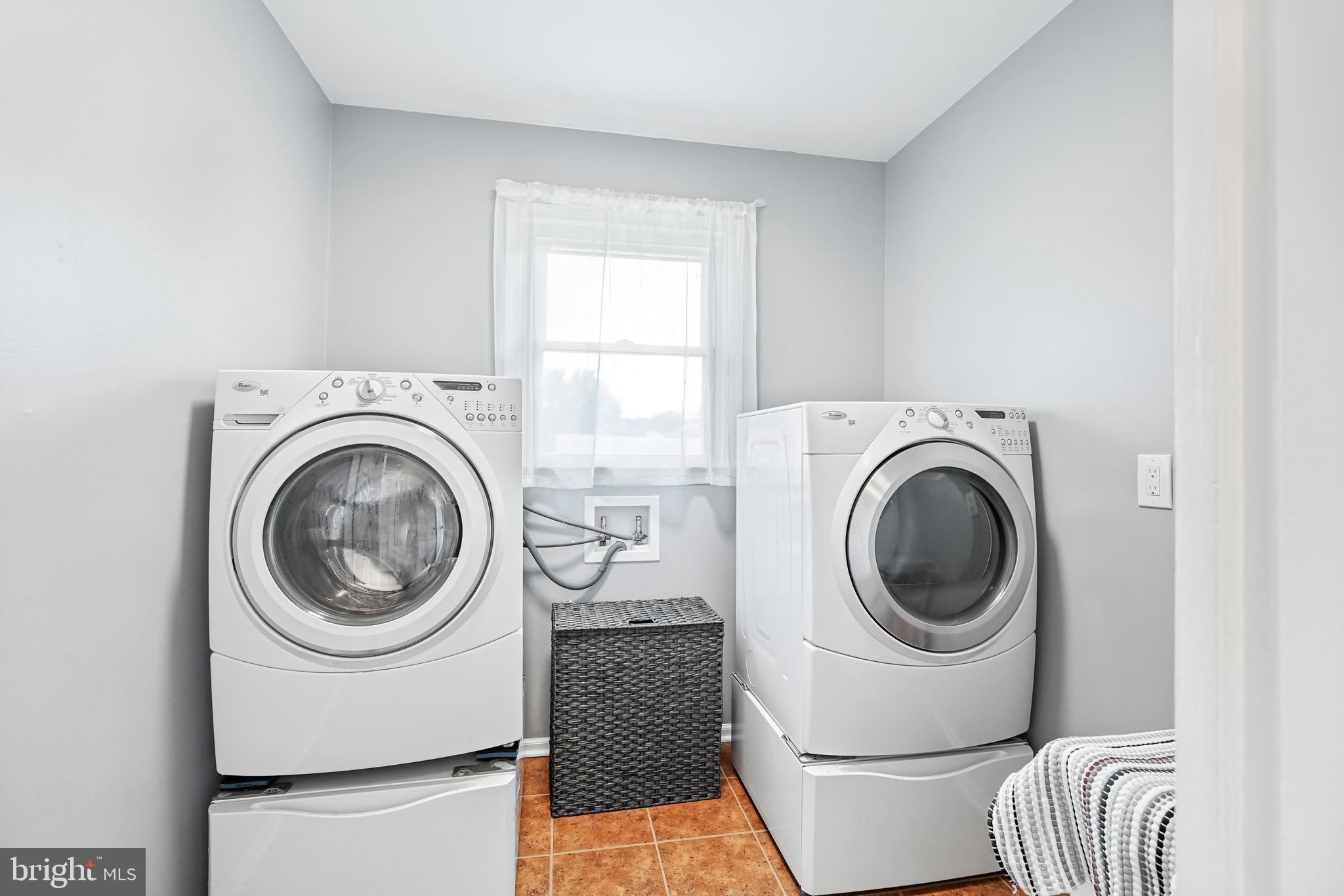 7 Congress Drive Bear, DE 19701 - Photo 15 of 37 a utility room with dryer and washer