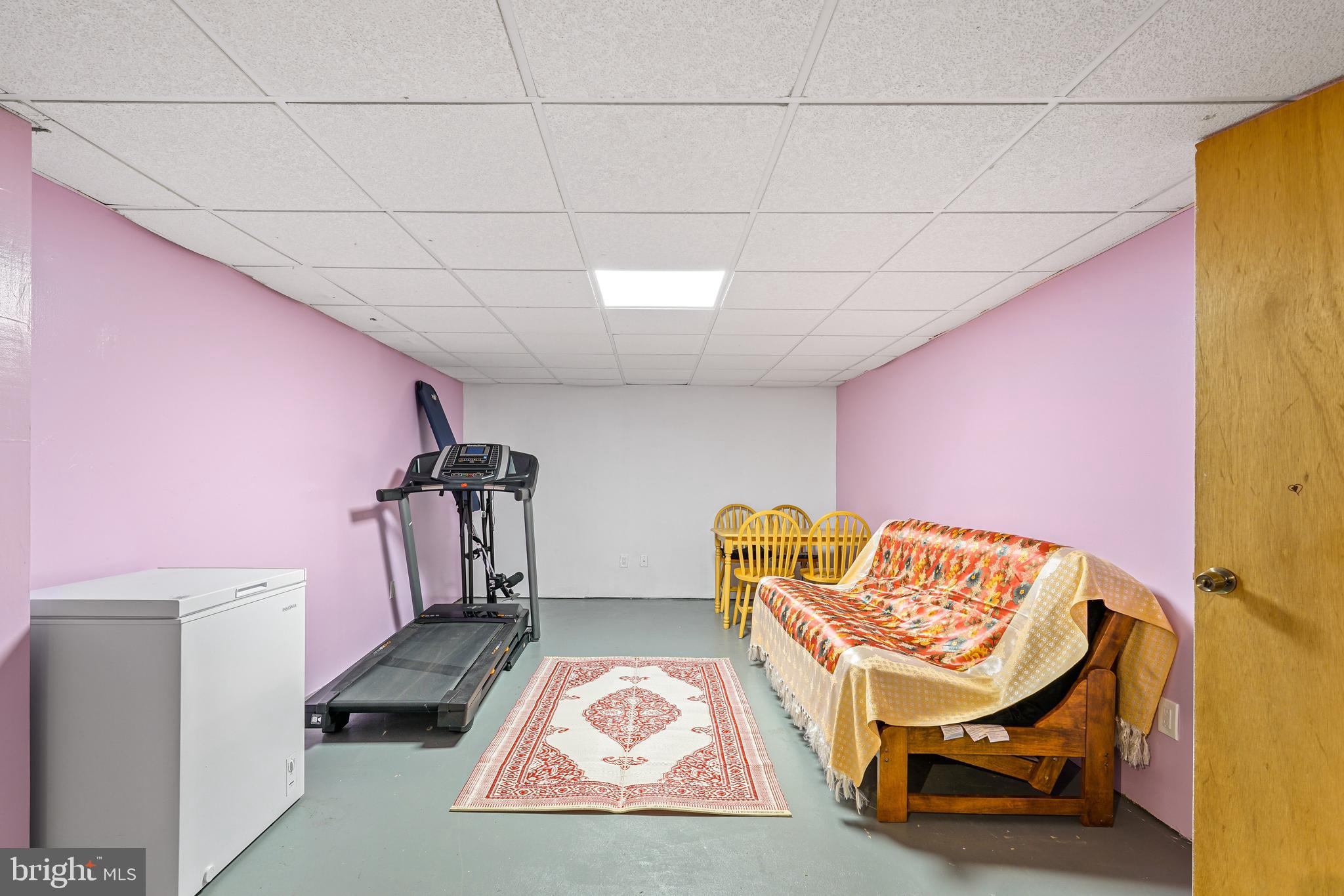 7 Congress Drive Bear, DE 19701 - Photo 29 of 37 a living room with furniture and a table