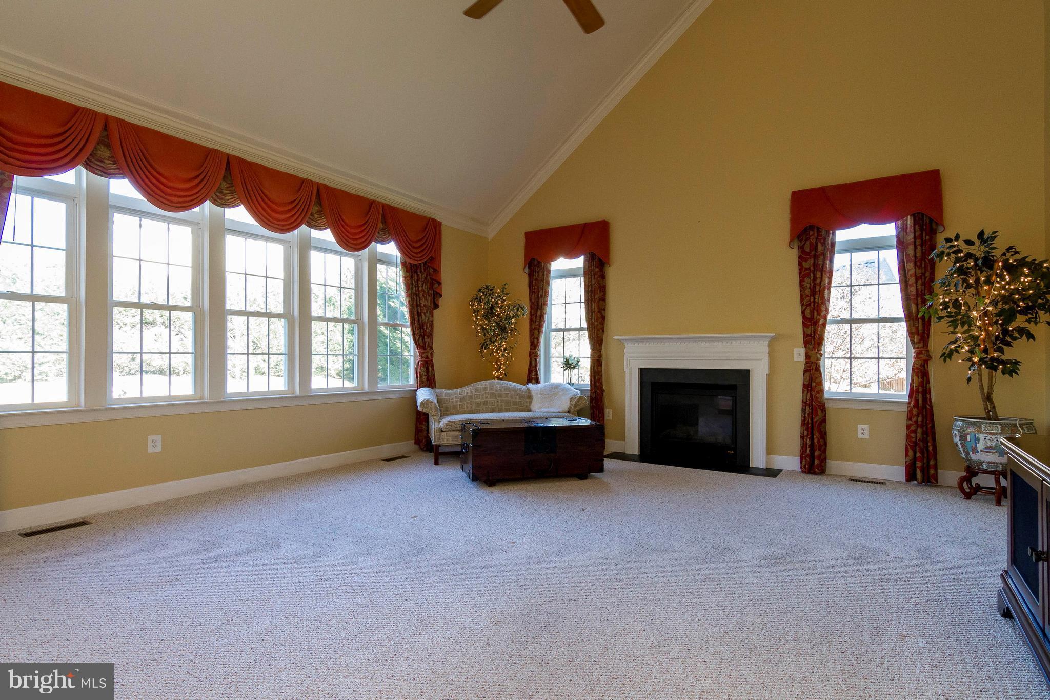 4072 Sapling Way Triangle, VA 22172 - Photo 13 of 29 Living Room
