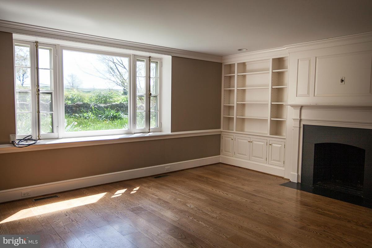 1641 Lake Farm Road Marshall, VA 20115 - Photo 5 of 25 Interior (General)
