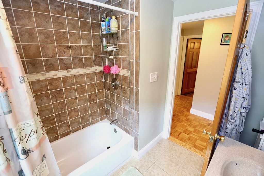 68 Goodhue Road Derry, NH 03038 - Photo 14 of 24