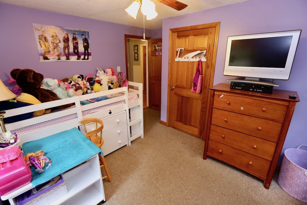 68 Goodhue Road Derry, NH 03038 - Photo 16 of 24