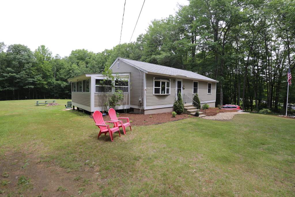 68 Goodhue Road Derry, NH 03038 - Photo 4 of 24