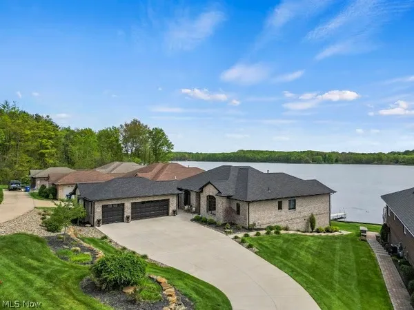 $1,249,500 | 1004 Water's Edge Drive, Columbiana, OH 44408