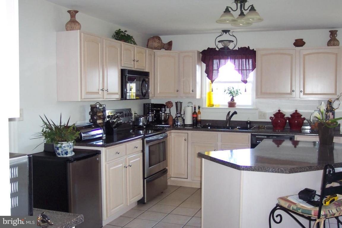 2224 Spring Valley Road Lancaster, PA 17601 - Photo 4 of 12 Gallery Image 4