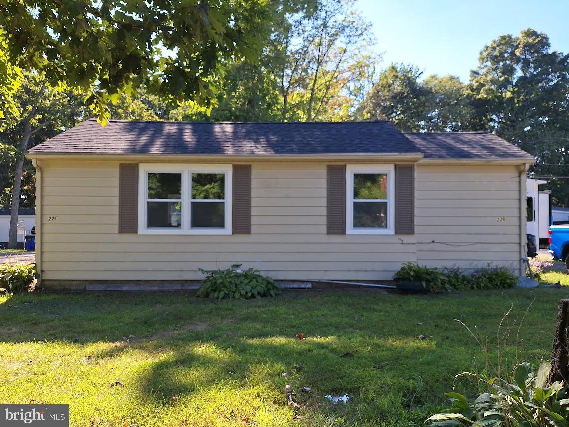 226 Appleby Road New Castle, DE 19720 - Photo 31 of 34 a view of a house with a yard potted plants