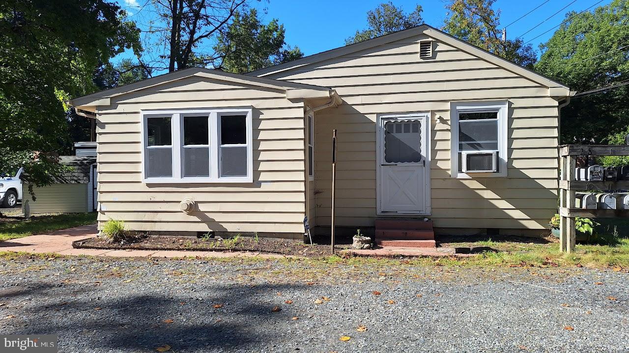 226 Appleby Road New Castle, DE 19720 - Photo 32 of 34 a front view of a house with a yard