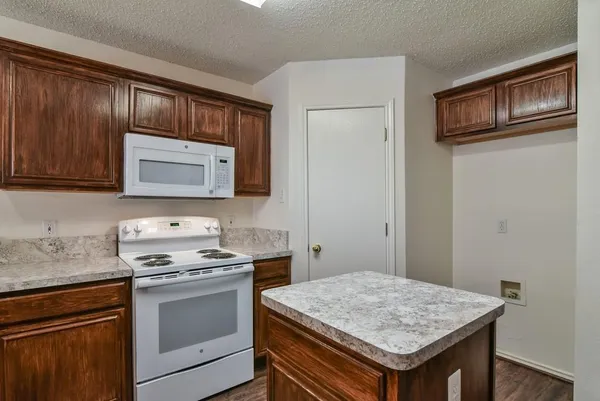 $2,450 | 307 Stell Avenue, Mansfield, TX 76063