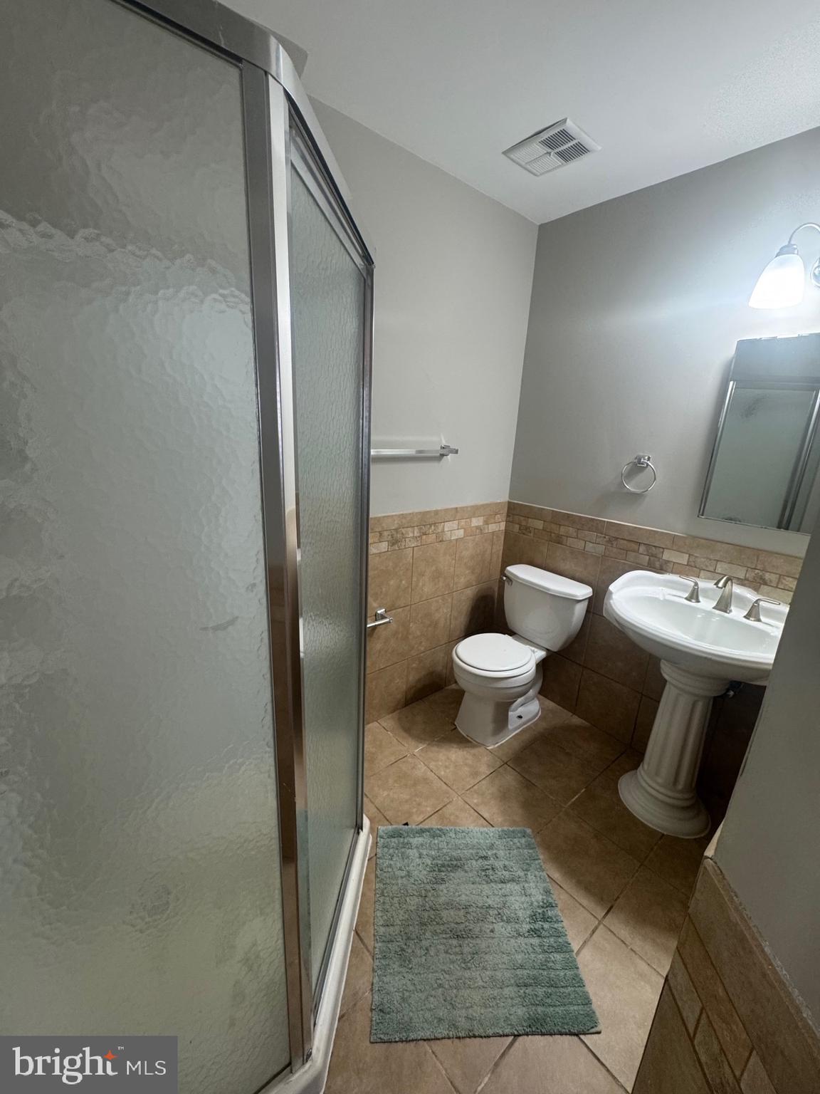 8587 Tyrolean Way Springfield, VA 22153 - Photo 15 of 19 a bathroom with a toilet and a mirror