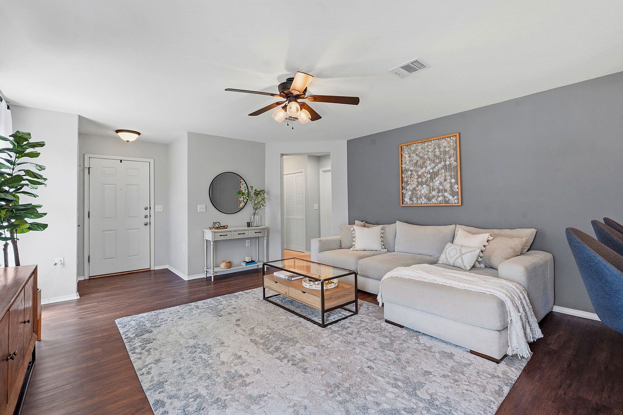 5407 Viewpoint Drive Austin, TX 78744 - Photo 6 of 28