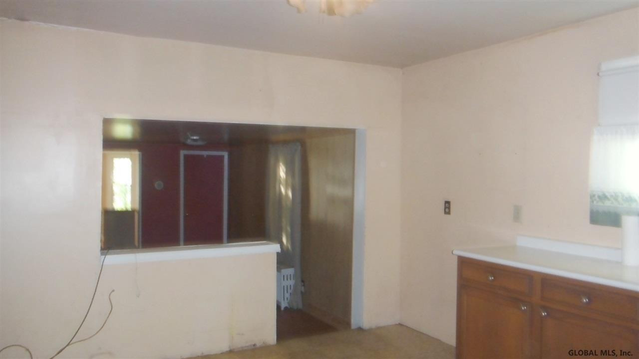 307 Glengary Road Schenectady, NY 12304 - Photo 3 of 9 Photo 4