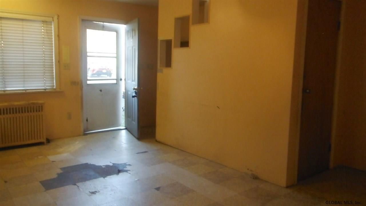 307 Glengary Road Schenectady, NY 12304 - Photo 5 of 9 Photo 6